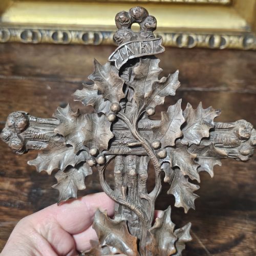 INCREDIBLE QUALITY BLACK FOREST CARVED WOODEN CRUCIFIX C1900 - ADDITIONAL PHOTO 7