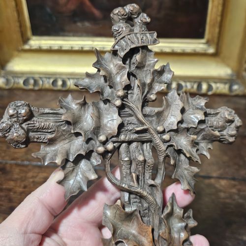 INCREDIBLE QUALITY BLACK FOREST CARVED WOODEN CRUCIFIX C1900 - ADDITIONAL PHOTO 11