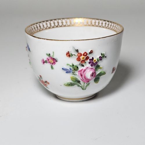 MEISSEN FLOWER ENCRUSTED TEA BOWL C18901900 - ADDITIONAL PHOTO 5