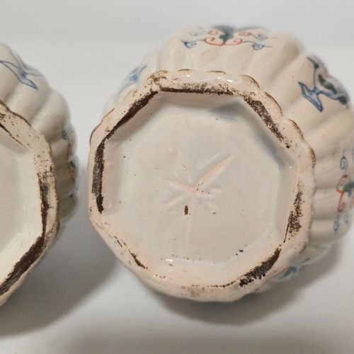 A MATCHED PAIR OF DUTCH DELFT RIBBED BOTTLE VASES C 17001720 - ADDITIONAL PHOTO 6