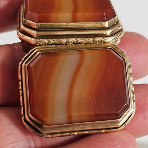 19THC GILT METAL SNUFF BOX WITH DOUBLE AGATE TO BOTH BASE AND LID - ADDITIONAL PHOTO 6