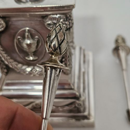 IMPRESSIVE LARGE VICTORIAN SILVER PLATED TABLE DESK LIGHTER RICHARD HODD AND SON - ADDITIONAL PHOTO 5