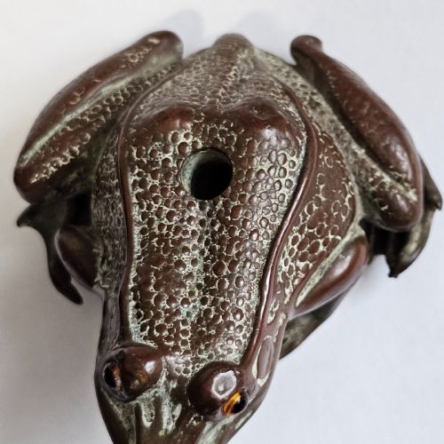 ANTIQUE BRONZE FROGTOAD WITH GLASS EYES PEN HOLDER C1900 - ADDITIONAL PHOTO 4