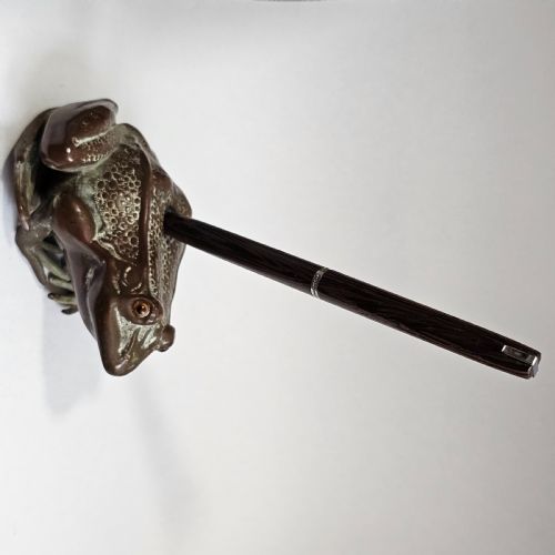 ANTIQUE BRONZE FROGTOAD WITH GLASS EYES PEN HOLDER C1900 - ADDITIONAL PHOTO 1