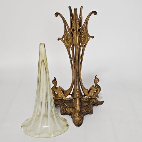 VICTORIAN 1890S URANIUM GLASS EPERGNE VASE WITH A GILT BRONZE BASEHOLDER - ADDITIONAL PHOTO 6