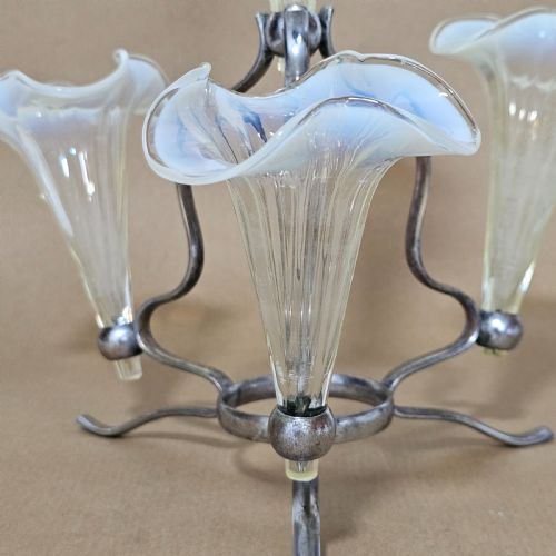 STUNNING VICTORIAN 1890S QUADRUPLE GLASS EPERGNE VASE WITH A SILVER PLATED BASEHOLDER AND FOUR URANIUM GLASS VASES - ADDITIONAL PHOTO 13