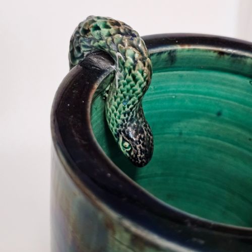 FINE UNUSUAL LARGE EUROPEAN MAJOLICA SERPENT CYLINDRICAL VASE C1900 - ADDITIONAL PHOTO 2