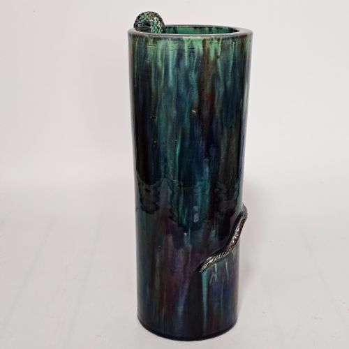 FINE UNUSUAL LARGE EUROPEAN MAJOLICA SERPENT CYLINDRICAL VASE C1900 - ADDITIONAL PHOTO 8