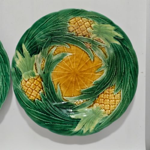 FINE PAIR OF GEORGE JONES MAJOLICA PINEAPPLES ON BASKETWEAVE PLATES ENGLISH CA 1870 - ADDITIONAL PHOTO 2