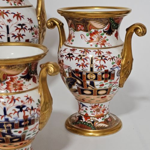 A STUNNING 19THC 5PIECE SUITEGARNITURE OF SPODE 967 PATTERN AMPHORA VASES - ADDITIONAL PHOTO 4