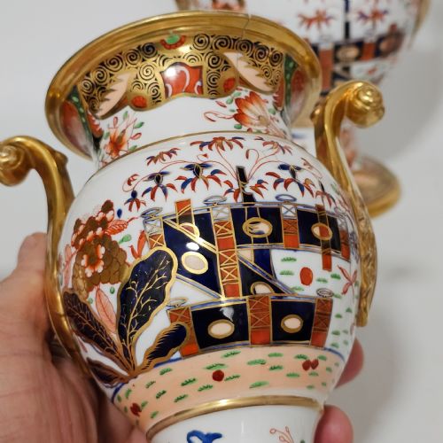 A STUNNING 19THC 5PIECE SUITEGARNITURE OF SPODE 967 PATTERN AMPHORA VASES - ADDITIONAL PHOTO 7