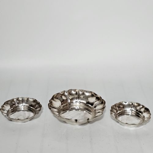 A FINE TRIO OF HEAVY GAUGE STERLING SILVER FRILLED DISHES 327G C1965 - ADDITIONAL PHOTO 5