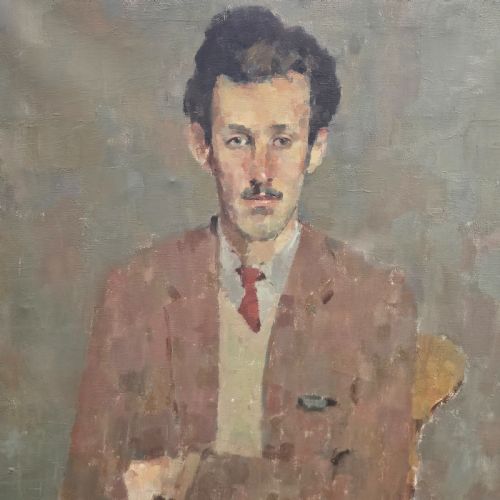 KATHRYN KYNOCH RGI SCOTTISH B1942 2025 102CM PORTRAIT OF A MAN WITH ARMS FOLDED - ADDITIONAL PHOTO 1