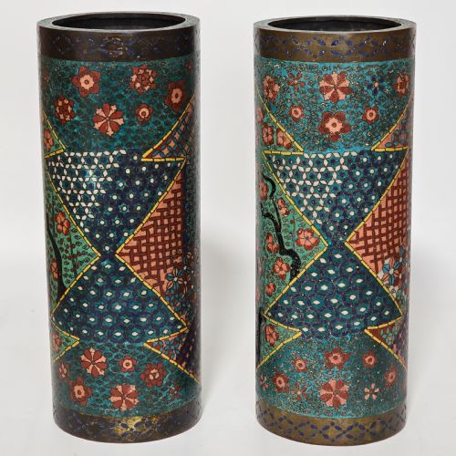FINE LARGE CYLINDRICAL PAIR OF ORIENTAL CLOISONNE VASES C1900 305CM - ADDITIONAL PHOTO 3