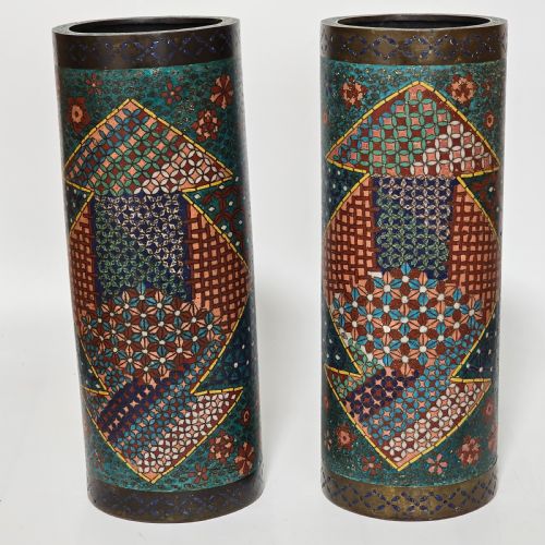 FINE LARGE CYLINDRICAL PAIR OF ORIENTAL CLOISONNE VASES C1900 305CM - ADDITIONAL PHOTO 4