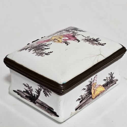 A GEORGIAN ENAMELLED BILSTON SNUFF BOX C1770 - ADDITIONAL PHOTO 3