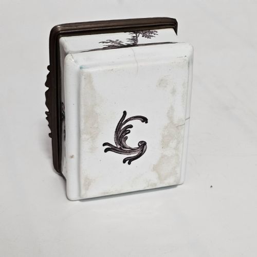 A GEORGIAN ENAMELLED BILSTON SNUFF BOX C1770 - ADDITIONAL PHOTO 5