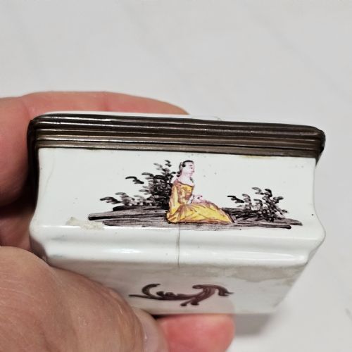 A GEORGIAN ENAMELLED BILSTON SNUFF BOX C1770 - ADDITIONAL PHOTO 9