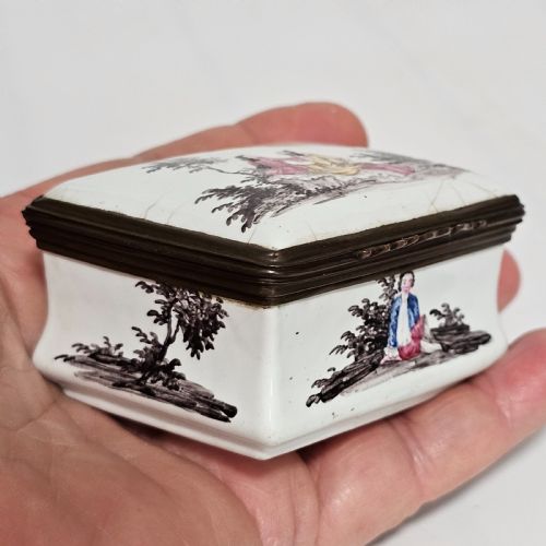 A GEORGIAN ENAMELLED BILSTON SNUFF BOX C1770 - ADDITIONAL PHOTO 12