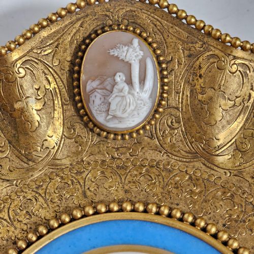 STRIKING 19THC SEVRES MOUNTED GILT BRASS DISH SURROUNDED BY ANTIQUE CAMEOS - ADDITIONAL PHOTO 4