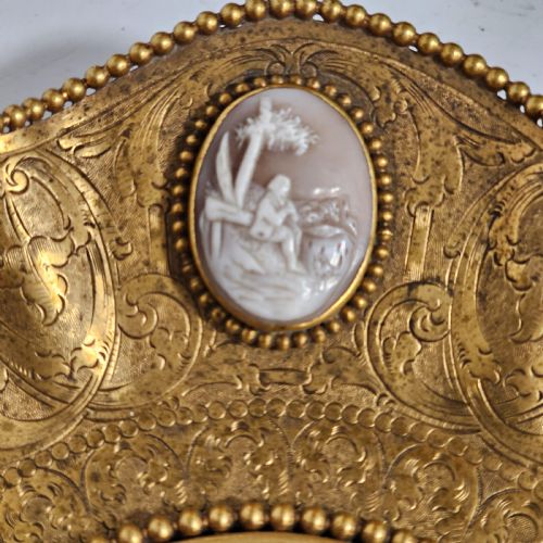 STRIKING 19THC SEVRES MOUNTED GILT BRASS DISH SURROUNDED BY ANTIQUE CAMEOS - ADDITIONAL PHOTO 10