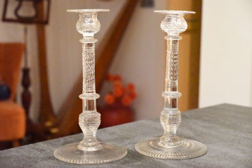 SUPERB LARGE PAIR OF VICTORIAN CUT GLASS CANDLESTICKS - ADDITIONAL PHOTO 2
