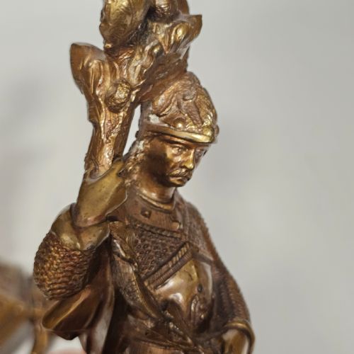 ATTRACTIVE 19THC PR OF GILDED BRONZE CANDLESTICKS MODELLED AS KNIGHTS - ADDITIONAL PHOTO 6