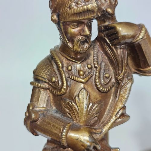 ATTRACTIVE 19THC PR OF GILDED BRONZE CANDLESTICKS MODELLED AS KNIGHTS - ADDITIONAL PHOTO 7