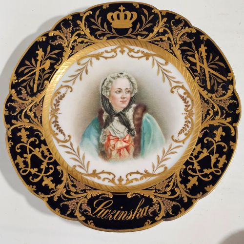 EXCEPTIONAL QUALITY PAIR OF SEVRES HAND PAINTED FRENCH 19TH CENTURY PORTRAIT PLATES OF LOUIS XV MDME LUKINSKA - ADDITIONAL PHOTO 11