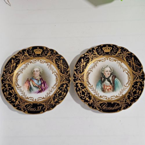 EXCEPTIONAL QUALITY PAIR OF SEVRES HAND PAINTED FRENCH 19TH CENTURY PORTRAIT PLATES OF LOUIS XV MDME LUKINSKA - ADDITIONAL PHOTO 19