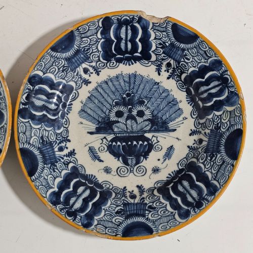 A PAIR OF ANTIQUE DUTCH 18TH CENTURY BLUE WHITE FAIENCE DELFT WAAIERBORD OR PEACOCK PLATES - ADDITIONAL PHOTO 2