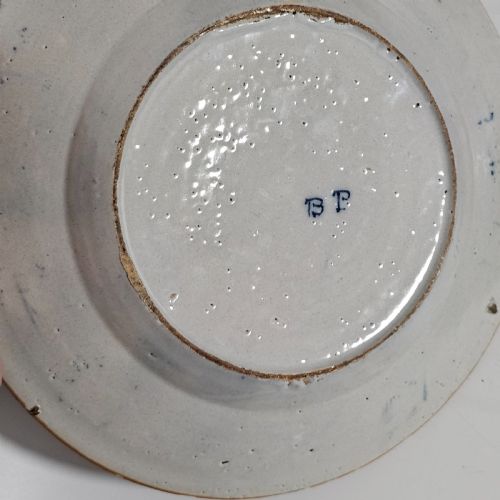 A PAIR OF ANTIQUE DUTCH 18TH CENTURY BLUE WHITE FAIENCE DELFT WAAIERBORD OR PEACOCK PLATES - ADDITIONAL PHOTO 4