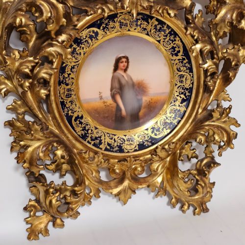 FABULOUS 19THC VIENNA SIGNED PORCELAIN PLATE 'RUTH' HOUSED WITHIN A STUNNING 54CM 19THC FLORENTINE FRAME - ADDITIONAL PHOTO 11