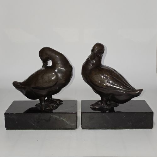 FINE QUALITY LARGE PAIR OF LATE 19THCEARLY 20THC CONTINENTAL BRONZE DUCKS ON MARBLE PLINTHS 21CM HIGH - ADDITIONAL PHOTO 3