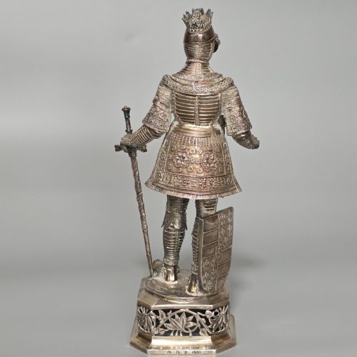 FINE AND HIGHLY DECORATIVE GERMAN SILVER KNIGHT FIGURE HANAU C1924 - ADDITIONAL PHOTO 7