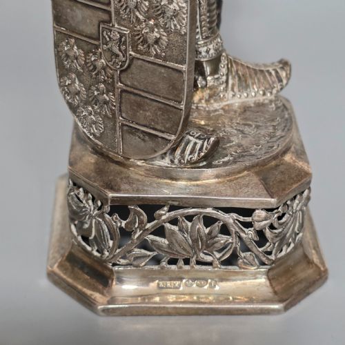 FINE AND HIGHLY DECORATIVE GERMAN SILVER KNIGHT FIGURE HANAU C1924 - ADDITIONAL PHOTO 12