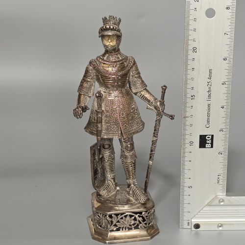 FINE AND HIGHLY DECORATIVE GERMAN SILVER KNIGHT FIGURE HANAU C1924 - ADDITIONAL PHOTO 6