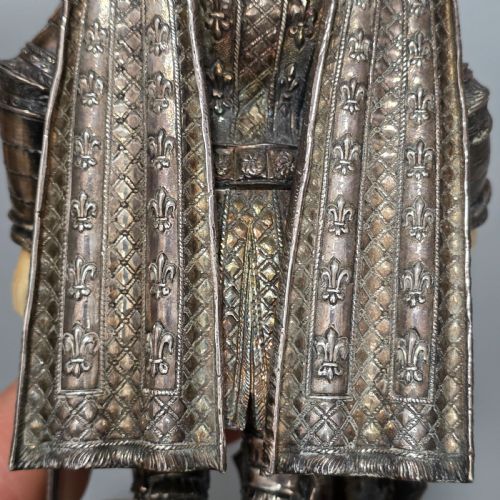 FINE AND HIGHLY DECORATIVE GERMAN SILVER FIGURE OF A FRENCH KING HANAU C1927 - ADDITIONAL PHOTO 12