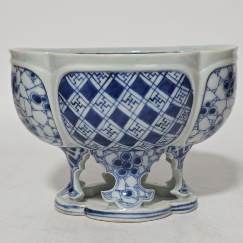 19THC CHINESE BLUE WHITE COMPORT BOWL - ADDITIONAL PHOTO 2