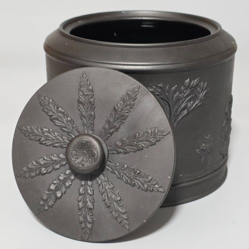 FINE ANTIQUE WEDGWOOD BLACK BASALT WARE 19TH CENTURY LIDDED SUCRIER POT - ADDITIONAL PHOTO 5