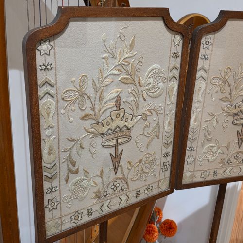 FINE PAIR OF EARLY VICTORIAN ROSEWOOD POLE SCREENS WITH EMBROIDERED SILKWOOL PANELS - ADDITIONAL PHOTO 9