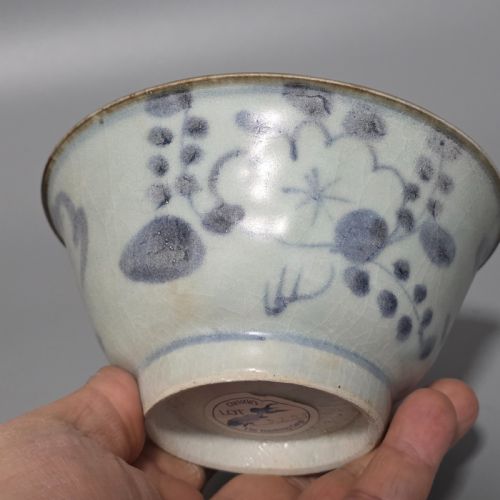 A CHINESE PORCELAIN 'NANKING CARGO' BLUE AND WHITE BOWL C1750 - ADDITIONAL PHOTO 3