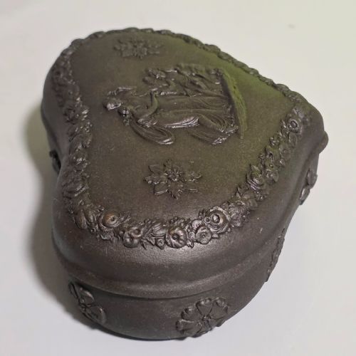 19THC WEDGWOOD BASALT WARE KIDNEY SHAPED TRINKET BOX - ADDITIONAL PHOTO 4