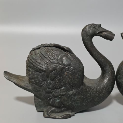 RARE PAIR OF 19THCENTURY BRONZE SWAN FOUNTAIN SPOUTS EXQUISITE DETAIL AND PATINA - ADDITIONAL PHOTO 5