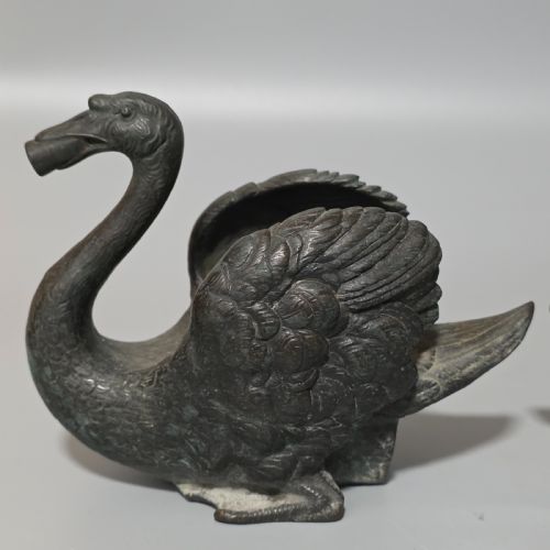 RARE PAIR OF 19THCENTURY BRONZE SWAN FOUNTAIN SPOUTS EXQUISITE DETAIL AND PATINA - ADDITIONAL PHOTO 9