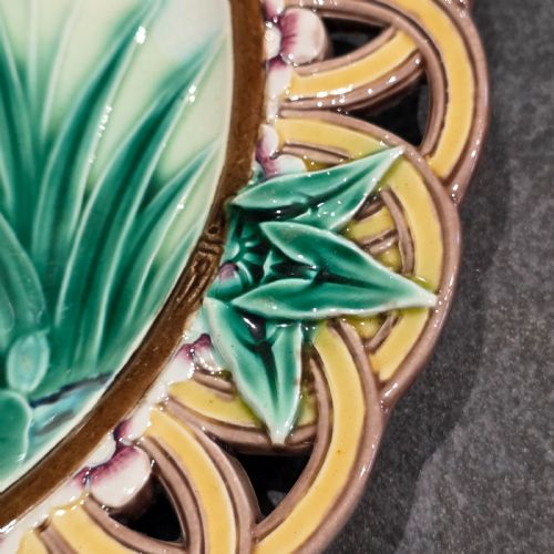 WEDGWOOD MAJOLICA HERON PLATE JOSEPH THODORE DECK ENGLAND 1871 - ADDITIONAL PHOTO 3