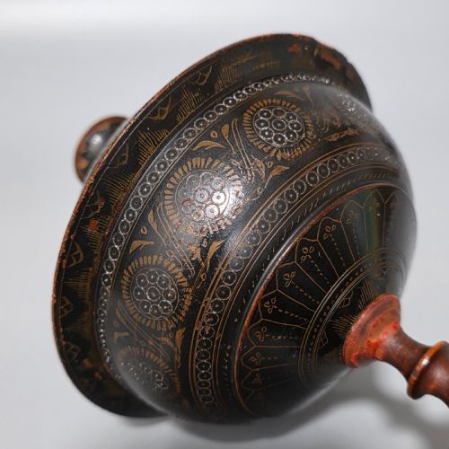 DELIGHTFUL 19THC DECORATED EASTERN LACQUERED BOWL COVER - ADDITIONAL PHOTO 15