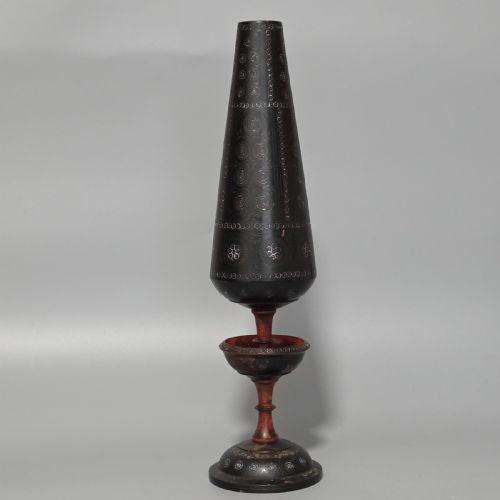 TALL 19TH CENTURY DECORATED EASTERN LACQUERED TAPERING VASE 353CM - ADDITIONAL PHOTO 7