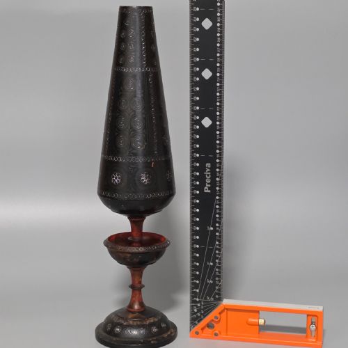 TALL 19TH CENTURY DECORATED EASTERN LACQUERED TAPERING VASE 353CM - ADDITIONAL PHOTO 15