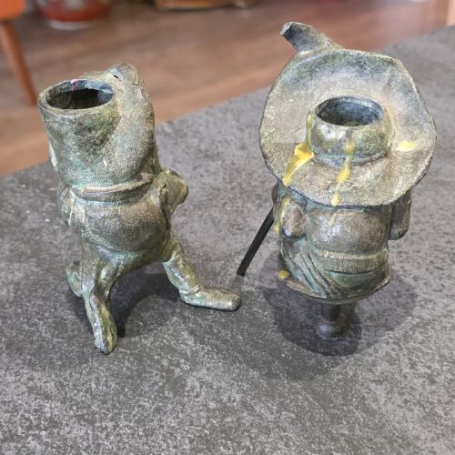 PAIR OF EARLY 20THC FRENCH BRONZE CANDLE HOLDERS CARTOON SATIRICAL VIOLINIST HUNCHBACK GROTESQUE - ADDITIONAL PHOTO 4